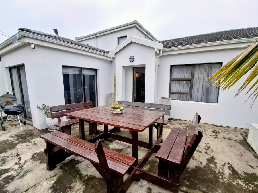 3 Bedroom Property for Sale in Sunrise On Sea Eastern Cape